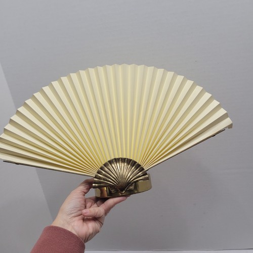 Ventaglio vintage in ottone portacandele art deco votivo  - Foto 1 di 12