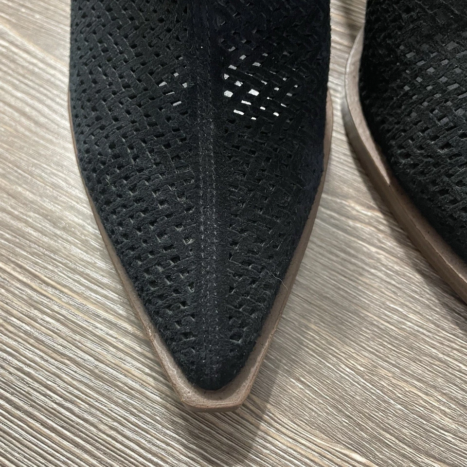 Botín Vince Camuto Negro Gamuza Corte Láser Tacón Bloque, 7M, Punta Punta, Cremallera Trasera Foto 3 de 4