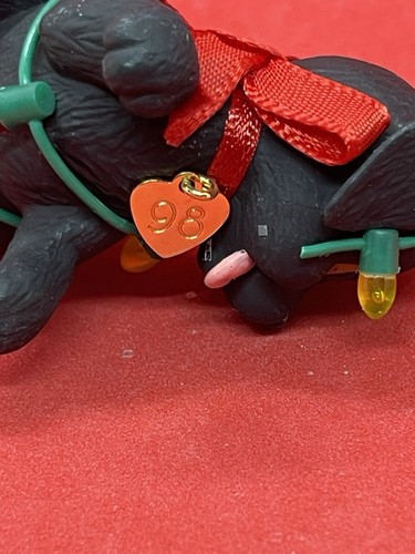 Vintage Hallmark Ornament Black Lab Puppy W/ Lights 1998 - Picture 2 of 4