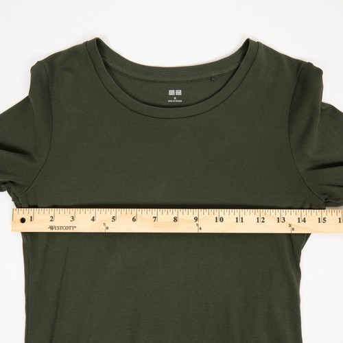 Camiseta básica Uniqlo manga larga verde oliva cuello redondo talla M - Imagen 8 de 11