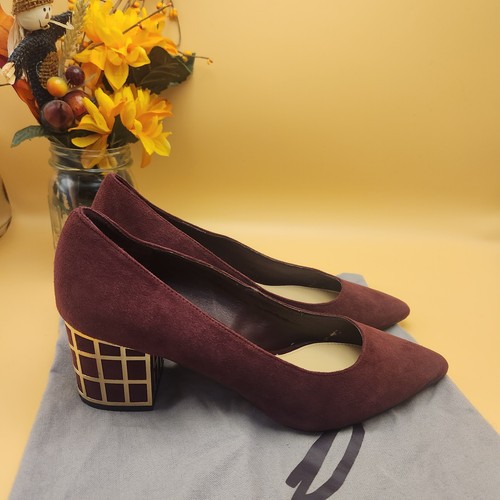Brian Atwood Damen-Pumps burgunderrot & goldfarben Veloursleder Blockabsatz Größe 9 Staubbeutel - Bild 3 von 9