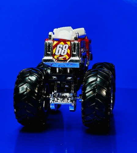 Hot Wheels Monster Truck HWMTFD 5 Alarm Red 1:64 Scale Fire Dept. Engine - Picture 4 of 5