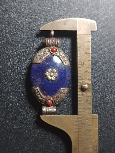 Antiker Anhänger Lapislazuli Stein ovale Form Tibetisches Silber graviert Unikat - Bild 11 von 22