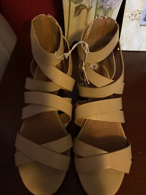 Comfortview Woman s Beautiful Strappy Sandals Size 7W Color Nude Roxy Rose