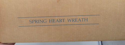 Avon Spring Heart Floral Wreath Valentines Day Door Decor New in Box - Picture 4 of 4