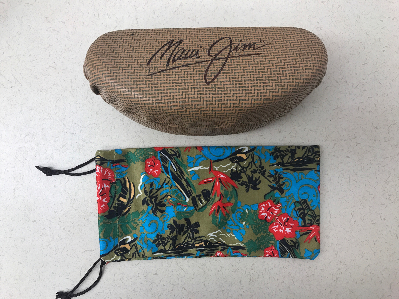Maui jim hotsell sunglasses case