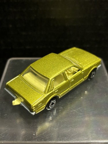 RARE MATCHBOX SUPERFAST 55 FORD CORTINA METALLIC GREEN ANTIFREEZE CREAM INTERIOR - Picture 3 of 8