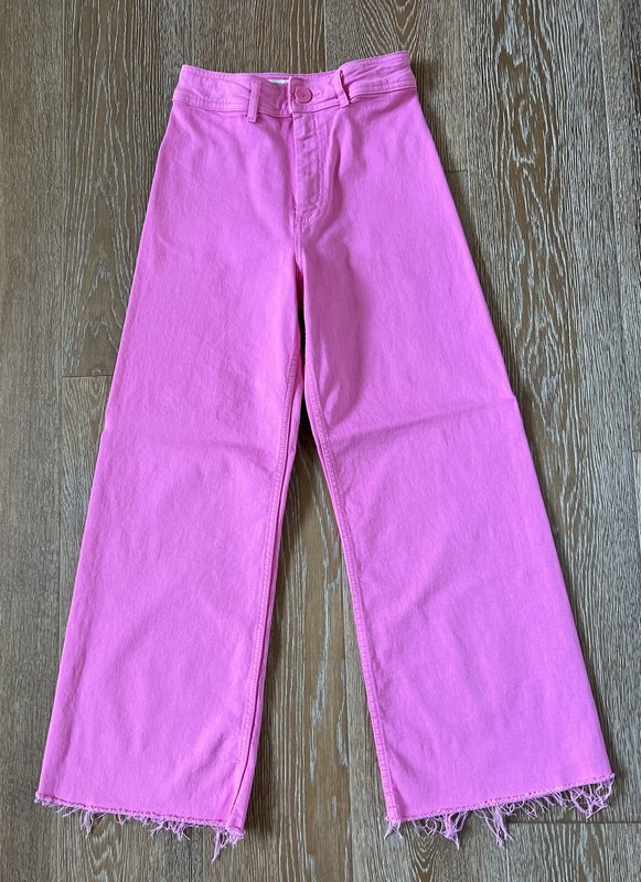 Zara Women’s Cropped Raw Edge Jeans in Pink Size 6 EUC