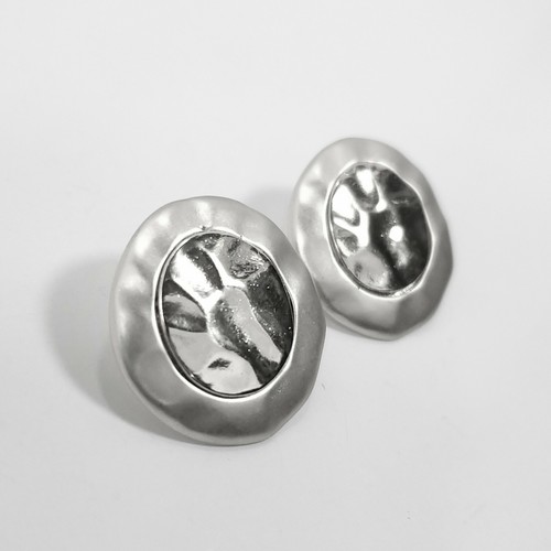 E0703 Two Tone Silver Colored Hammered Round Circle Shape Stud Post Earrings - Picture 3 of 4