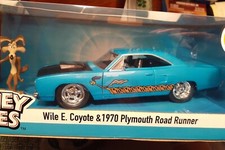 440 Wile E. CoyoteFigure & 1970 Plymouth Road Runner 1:24 CarJadaWB Looney Tunes