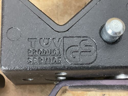 Manfrotto Art 035 Super Clamp Tripod Mount - Picture 2 of 8