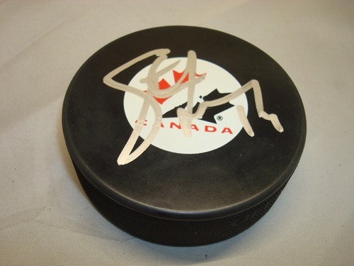 Steve Yzerman Signed Team Canada Hockey Puck Autographed PSA/DNA COA 1D - Picture 3 of 3