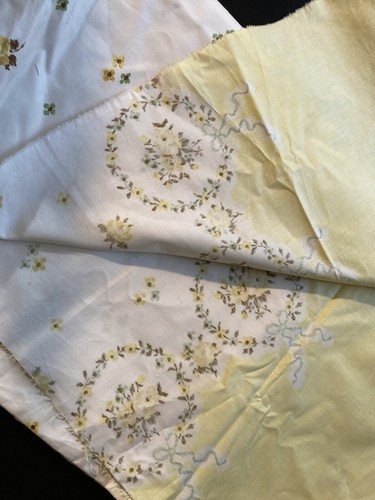Funda de almohada de colección 36""W x 40""L con estampado de algodón corona floral amarilla - Imagen 6 de 6