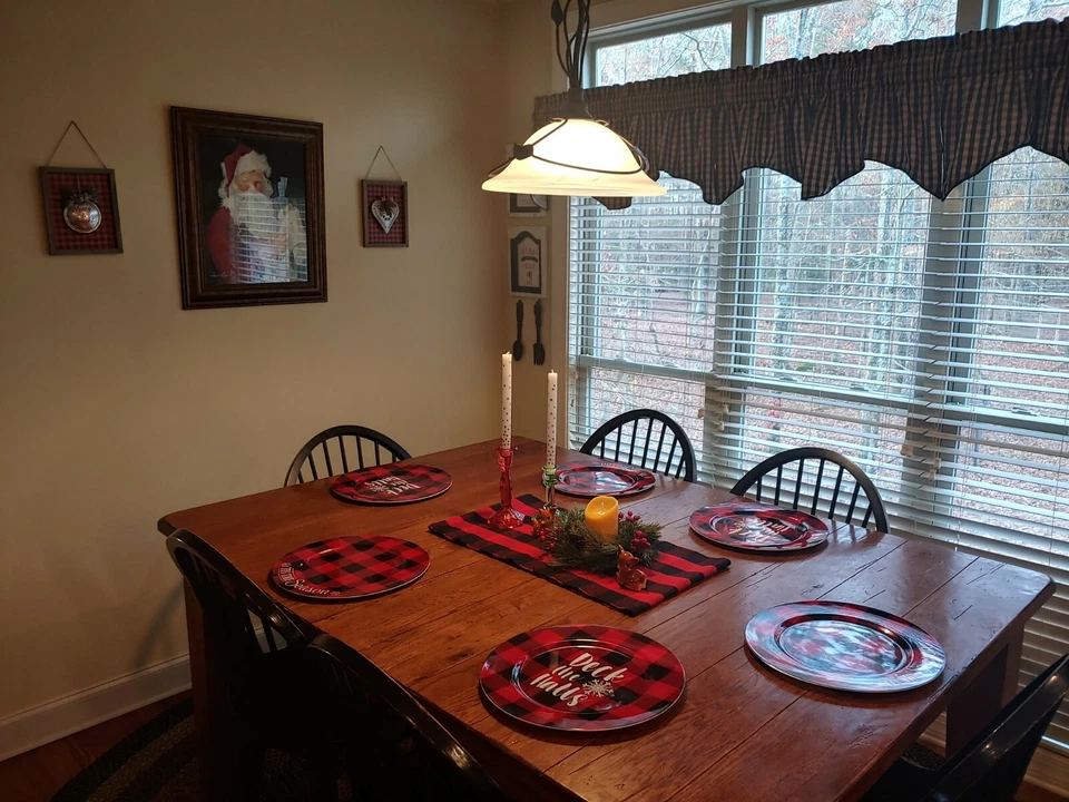 ~~NUEVO 6 ~ 13" Buffalo Platos Cargador Navidad Negro y Rojo~~Placa BONUS Foto 2 de 4