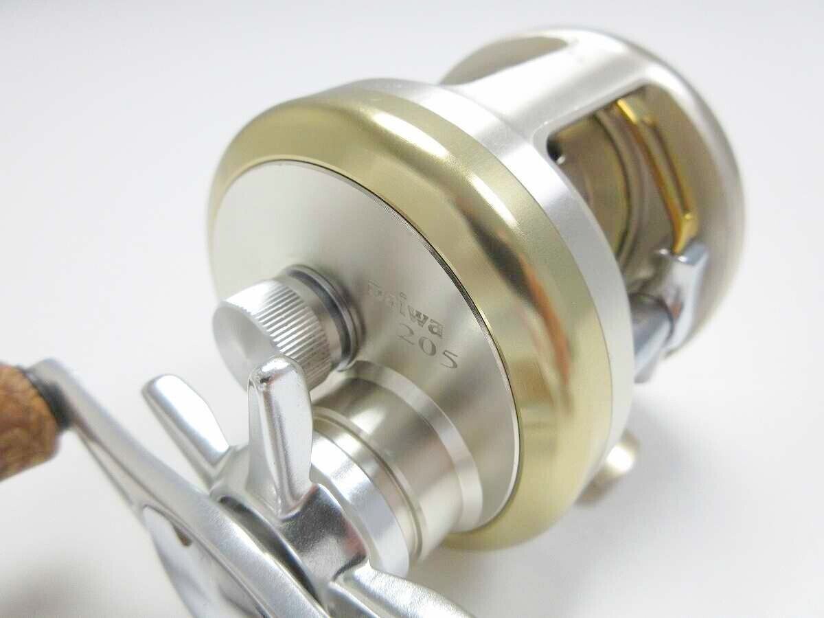 Daiwa Millionaire CV-Z 205 Bait Reel Fishing /AT3566/11 | eBay Daiwa Millionaire CV-Z 205 Bait Reel Fishing /AT3566/11 | eBay