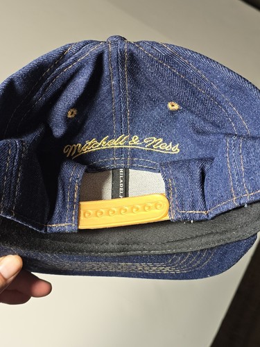 NBA Chicago Bulls Mitchell and Ness Dark Blue Denim Snapback Hat Gold Bull - Picture 4 of 7