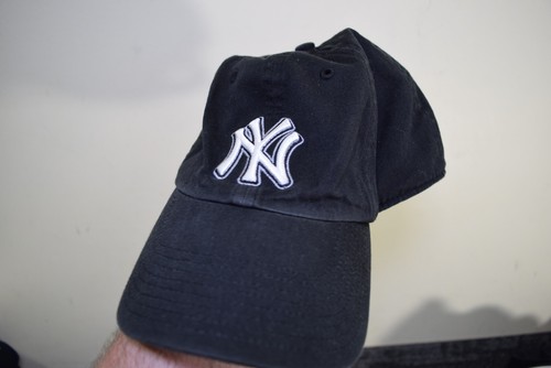 New York Yankees MLB Twins Enterprise Strapback Hat Black WORN LOOK - Picture 2 of 12