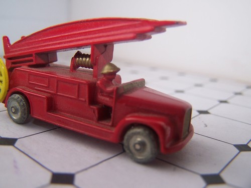 MATCHBOX, FIRE ENGINE, DENNIS, DIE CAST MODEL, YELLOW, EMERGENCY, VINTAGE - Picture 7 of 10