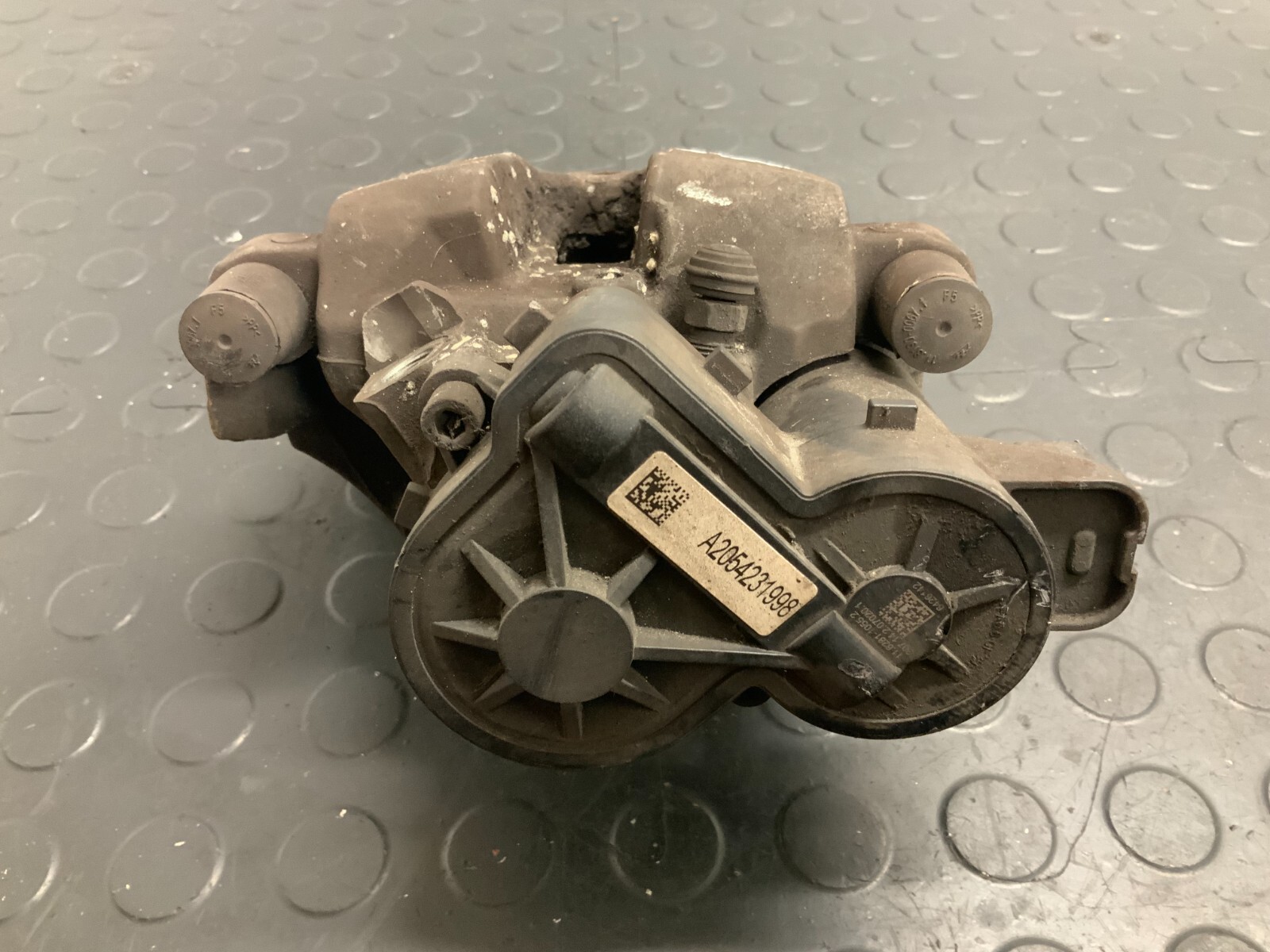 MERCEDES BENZ C-CLASS W205 PASSENGER SIDE REAR BRAKE CALIPER  