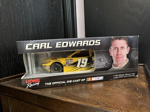 Carl Edwards Lionel Racing - #19 STANLEY - 2016 Yellow Camry - 1 di 773 - Nuovo con scatola - Foto 12 di 14