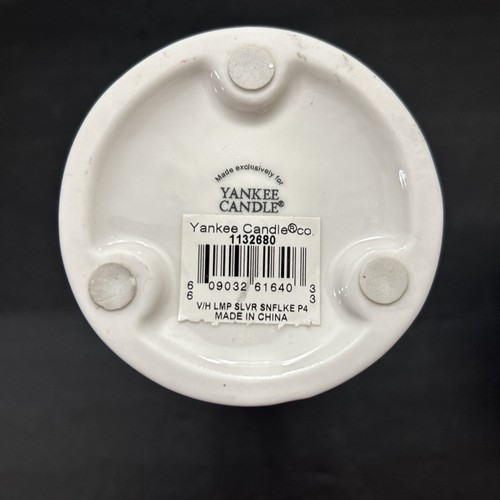 Yankee Candle Silver Snowflake Cutout Shade w/votive Candleholder Christmas - Picture 6 of 9