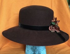 BETMAR STREET SMART BROWN 100 WOOL WIDE BRIM HAT W/VELVET BAND  FLOWER-S/M-EX
