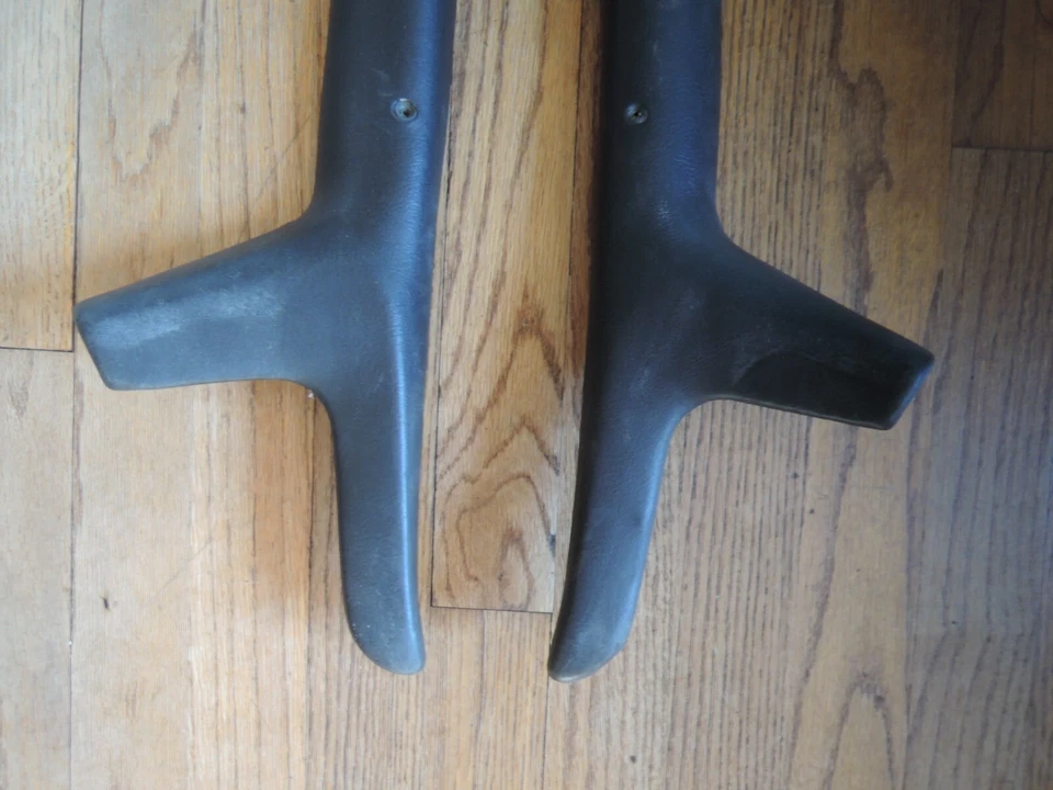 ALFA ROMEO 105 BERLINA SEDÁN Usado Original PAR Interior A MOLDURAS PILAR Foto 3 de 4