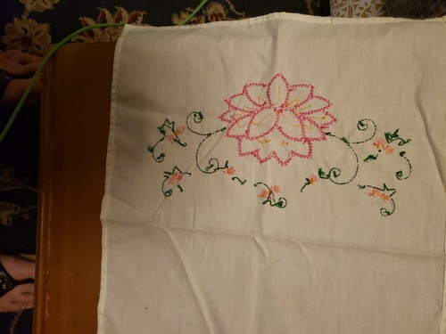 Vintage Handmade Linen CROSS STITCH EMBROIDERY ROSE PINK Runner - Picture 5 of 7
