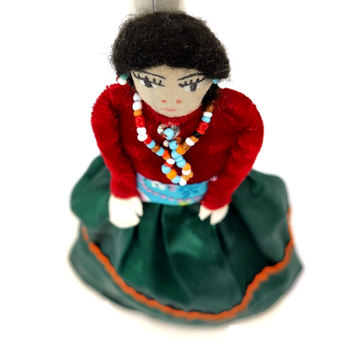 Muñeca de tela vintage de 7" nativa americana del suroeste - arte popular hecha a mano, con cuentas - Imagen 5 de 11