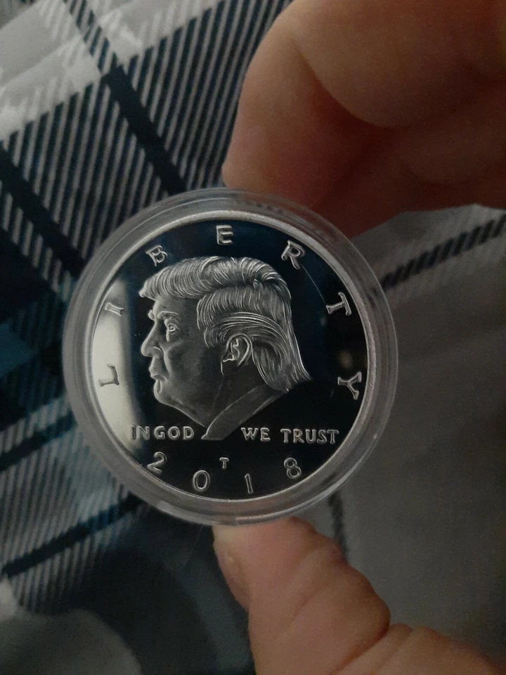 2018 US President Donald Trump Inaugural Silver Eagle Commemorative  Coiins  - Image 2 of 4