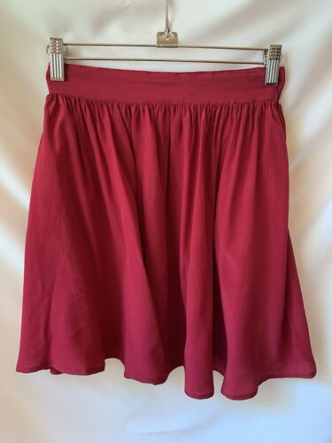 IRRA Vintage 100% Seide Rock. Roter Seidenrock im Skater-Stil Größe Small.