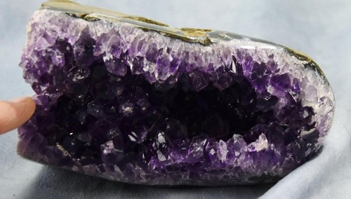 POLISHED EDGE Amethyst Geode Cathedral Uruguay Flat Free Standng 148mm 5.9" 205h - Picture 2 of 24