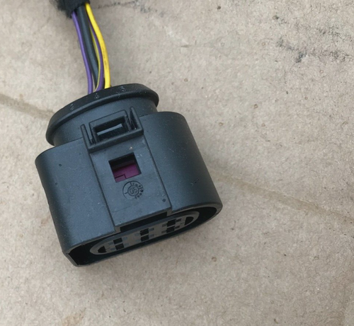 Porsche Cayenne 4.5S (2005) Driver's Side (RH) Footwell Connectors + Wiring - Picture 5 of 6