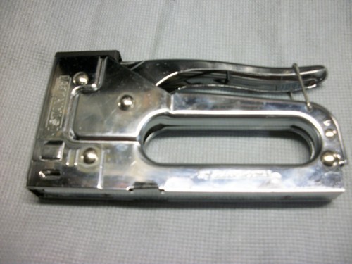 STANLEY TACKER MODELL TR45 (FEHLENDE HINTERE LASTFEDER IN KLAMMERKAMMER) - Bild 3 von 10