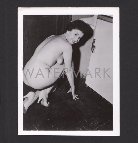 Vintage ORIGINAL 1950s s/w Pinup Photo - 4" x 5" - Risque Nudes #10