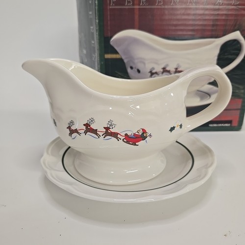 Vintage 1994 Pfaltzgraff Christmas Snow Village Gravy Boat & Saucer Plate 16 Oz - Picture 3 of 3