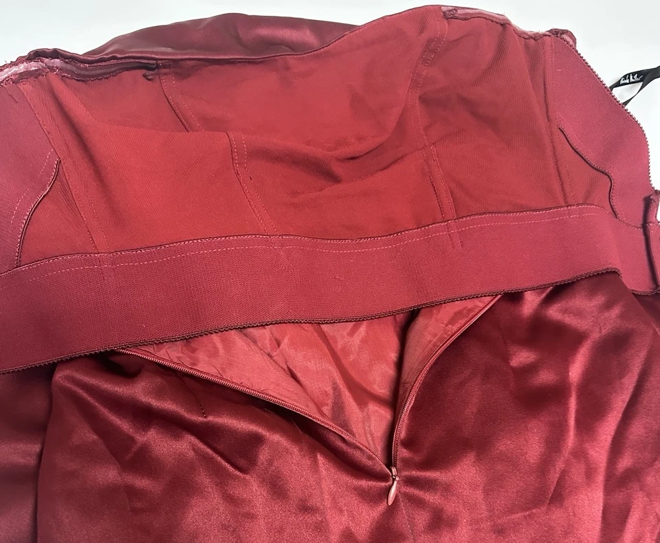 Vestido Nicole Miller anos 90 cetim vermelho bainha sem alças franzido tamanho 0 - Imagem 3 de 4