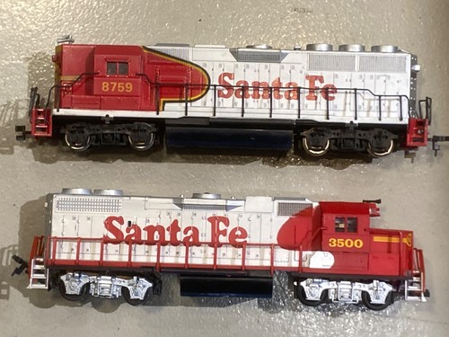 SCALA HO #3500 & #8759 SANTA FE motore GP38 LOCOMOTIVA DIESEL, PRTS/RSTO, NO SCATOLA