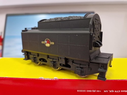 Hornby Railroad OO R2880 BR Black 2-10-0 Class 9F Loco & Tender 92221 - Picture 17 of 23