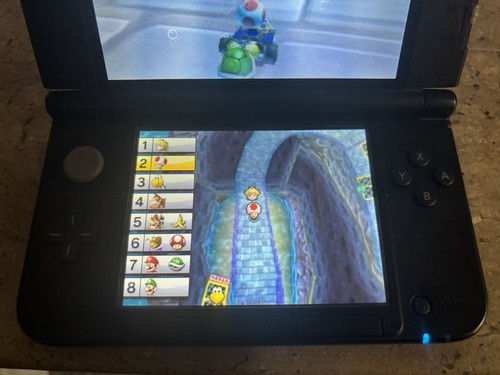 Consola Portátil Nintendo 3DS XL - Roja y Negra + Manual, Tarjeta SD y Estuches - Imagen 5 de 23