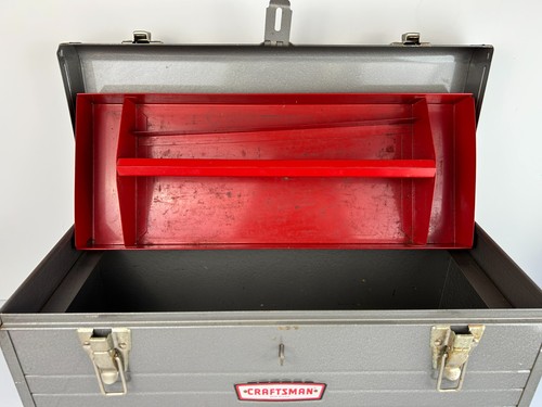 Vintage 20" x 9 1/2" x 8 1/2" Handwerker Krone grau Metall Werkzeugkiste mit rotem Tablett - Bild 4 von 6