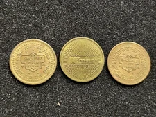 2  RARE SHOWBIZ PIZZA PLACE Tokens & 1 KMART TOKEN