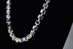 Genuine-Glass-Rainbow-Aurora-Borealis-Square-Crystal-Strand-Vintage-Necklace-Bn6