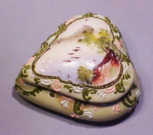 Vintage Hand-Painted Porcelain Ocean Cliffs Seaside Seagulls Bird Trinket Box - Picture 1 of 6