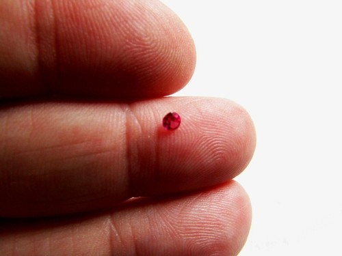 Round natural ruby of 0.12 cts - untreated - Bild 7 von 7