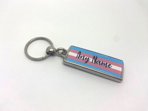 Personalisierter Schlüsselring mit Transgender-Flagge - Stolzgeschenk LGBT-Geschenk LGBTQ + beliebiger Name - Bild 1 von 2