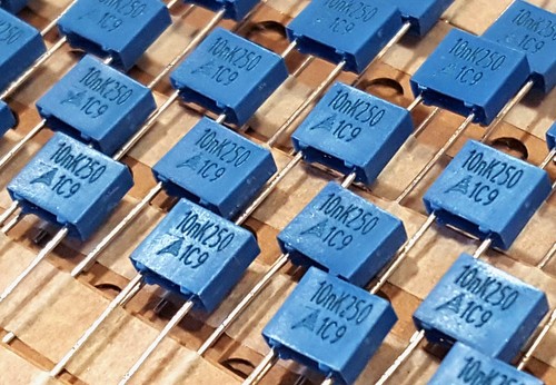 100 pcs 0.01uF (10nF) 250V 10% METALIZED POLYESTER FILM BOX CAPACITOR - USA SHIP - Picture 2 of 4