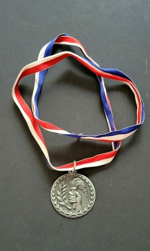 OLYMPIC TORCH 3D Graphics Medal KINDERTHON 1998 + Ribbon - Vintage RARE - Picture 3 of 4