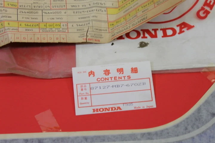 NOS HONDA 1982 CB750F CB900F calcomanía de capucha trasera parte # 87127-mb7-670zb Foto 3 de 4