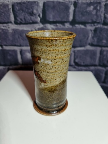 A small Patrick Lester Studio Pottery cylinder posy vase - (Backward S mark) - Picture 3 of 8
